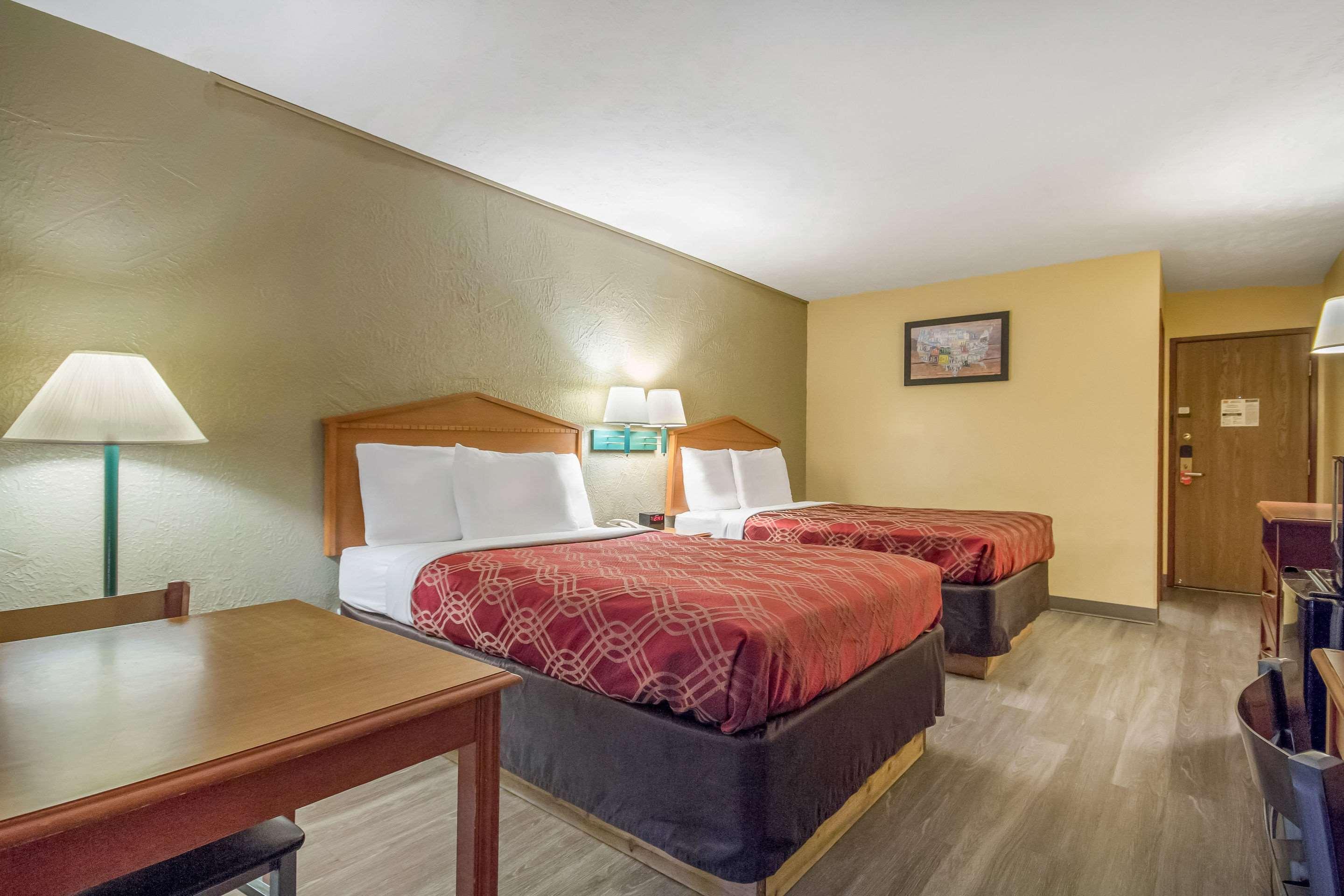 Econo Lodge Lansing - Leavenworth Dış mekan fotoğraf