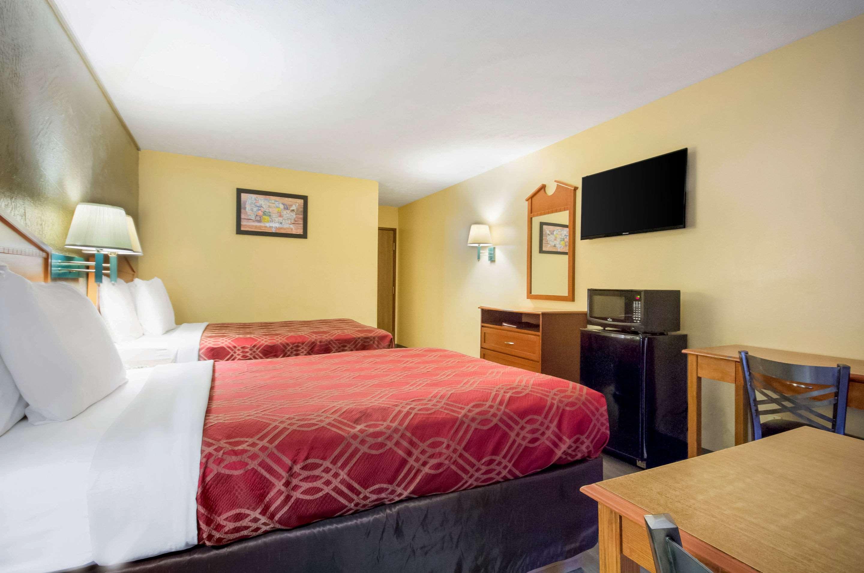 Econo Lodge Lansing - Leavenworth Dış mekan fotoğraf