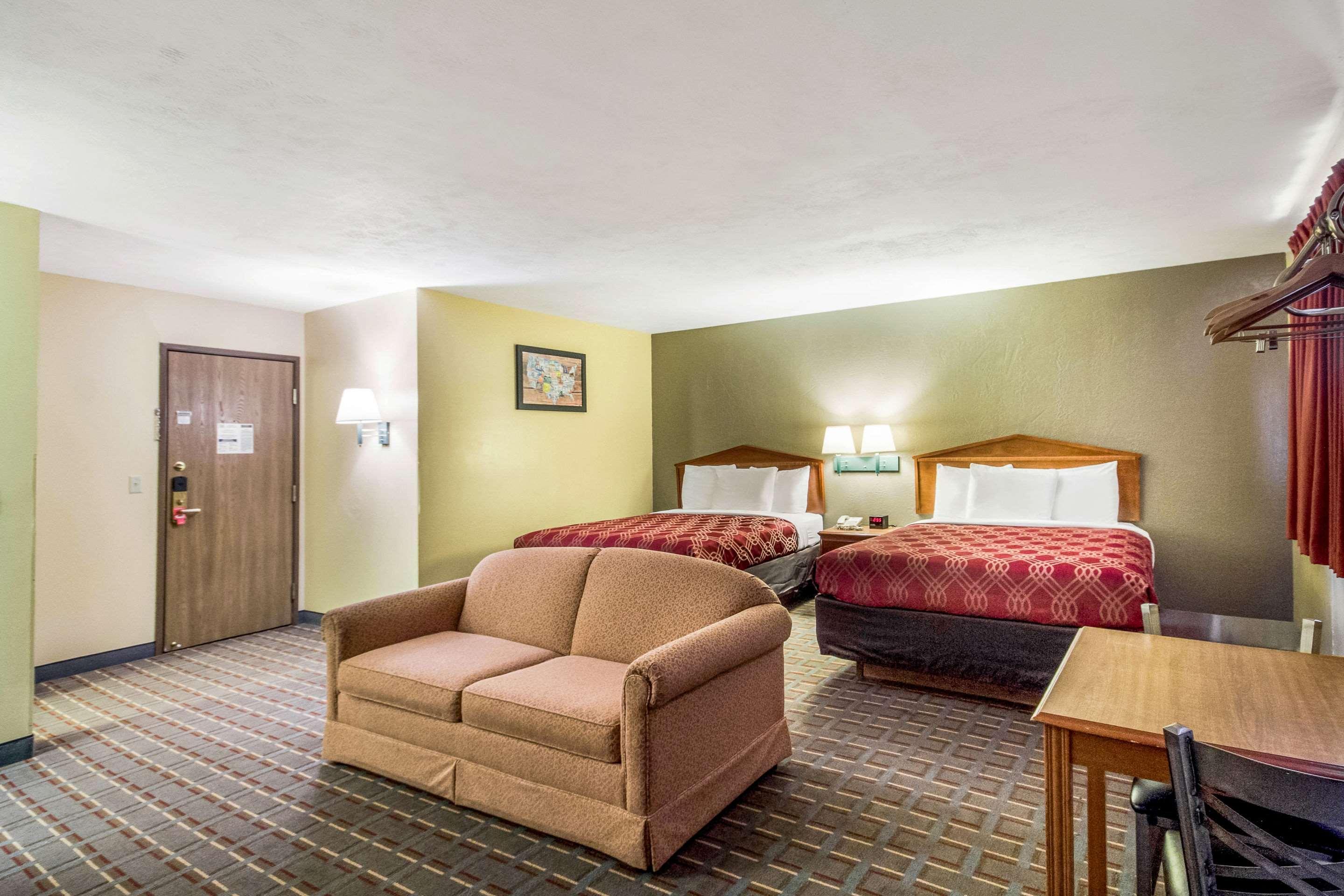 Econo Lodge Lansing - Leavenworth Dış mekan fotoğraf