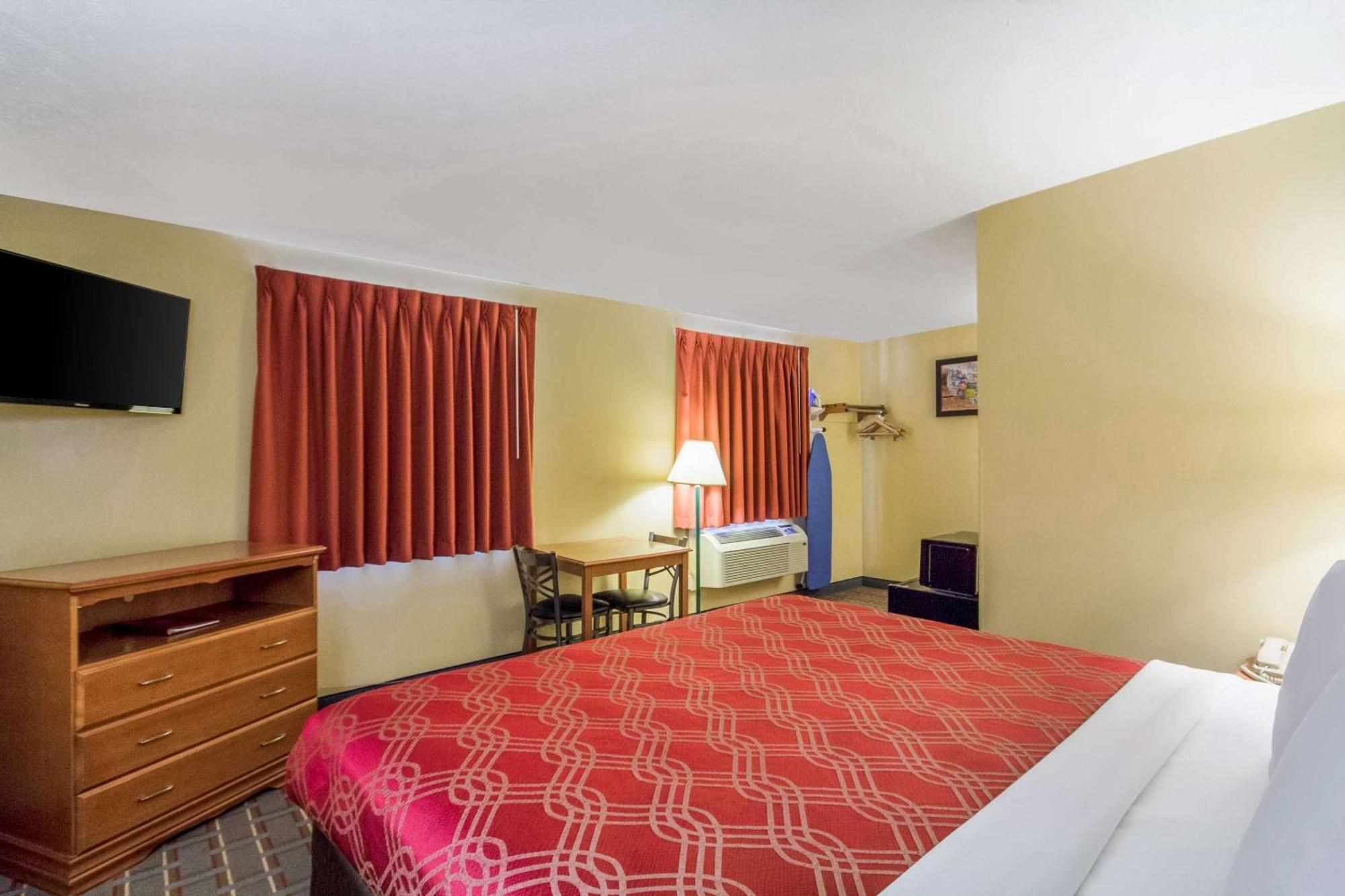 Econo Lodge Lansing - Leavenworth Dış mekan fotoğraf