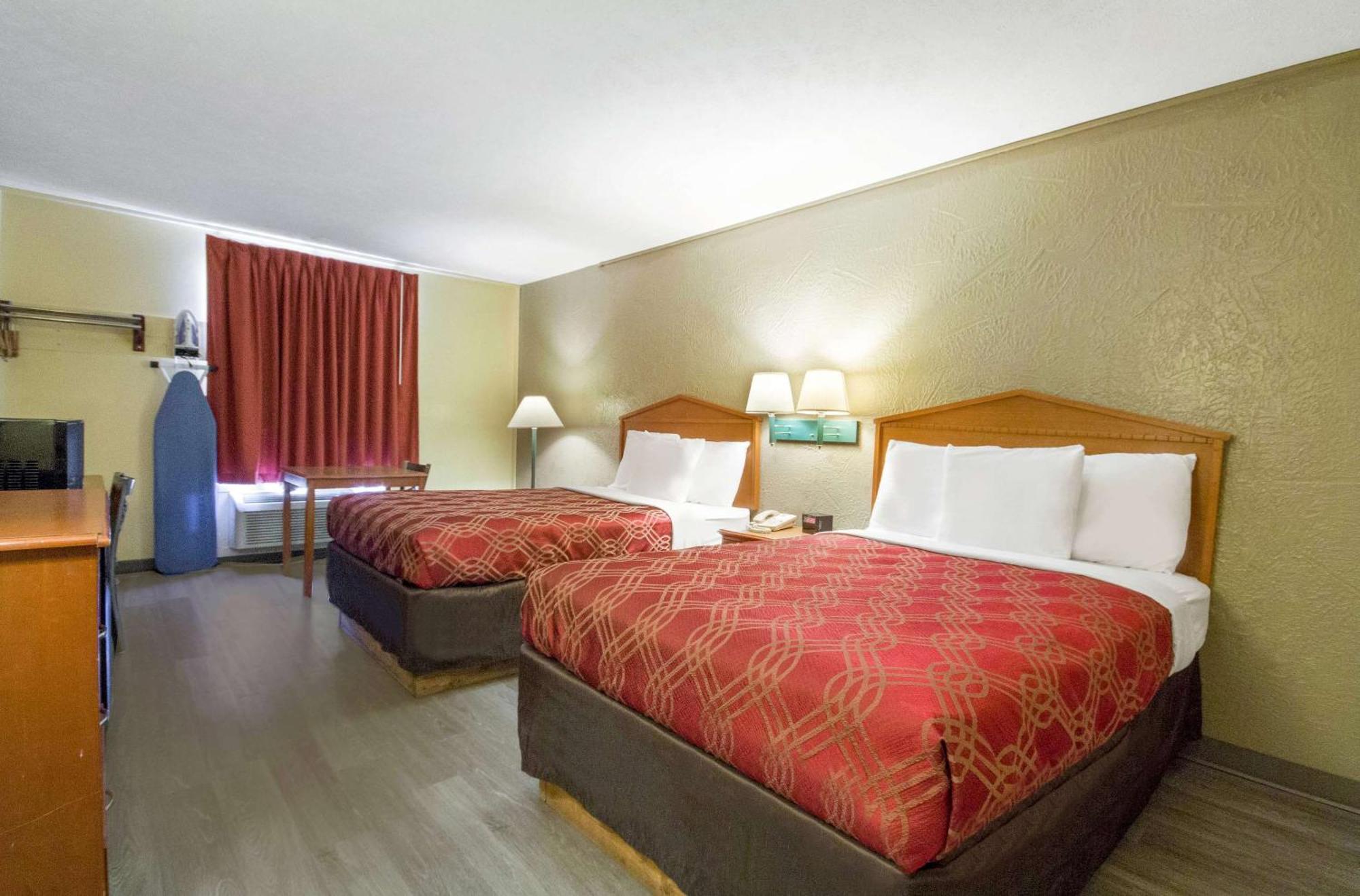 Econo Lodge Lansing - Leavenworth Dış mekan fotoğraf