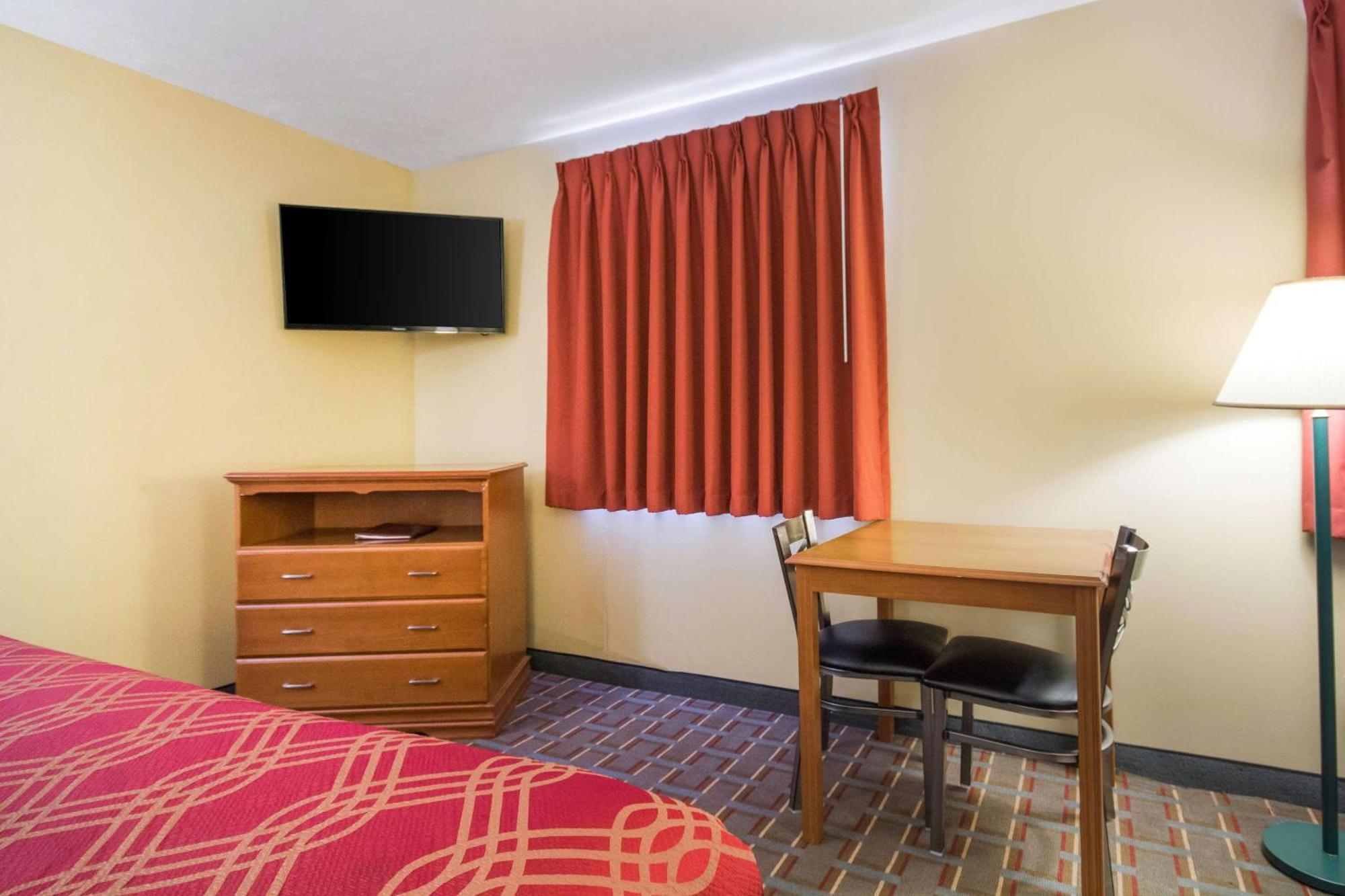 Econo Lodge Lansing - Leavenworth Dış mekan fotoğraf