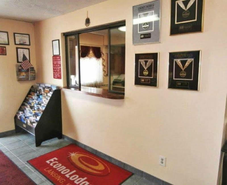 Econo Lodge Lansing - Leavenworth Dış mekan fotoğraf